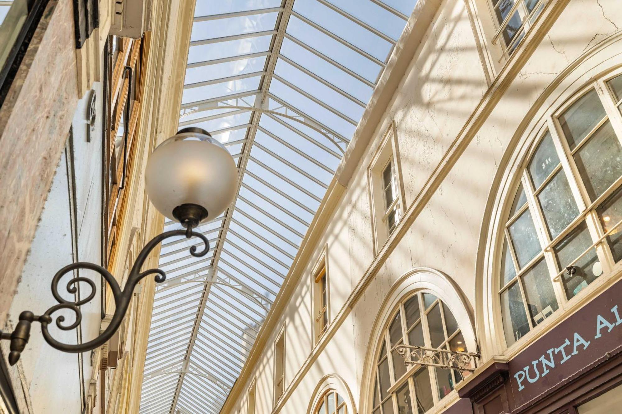 Ultra Historical Parisian Flat - Louvre * Parijs