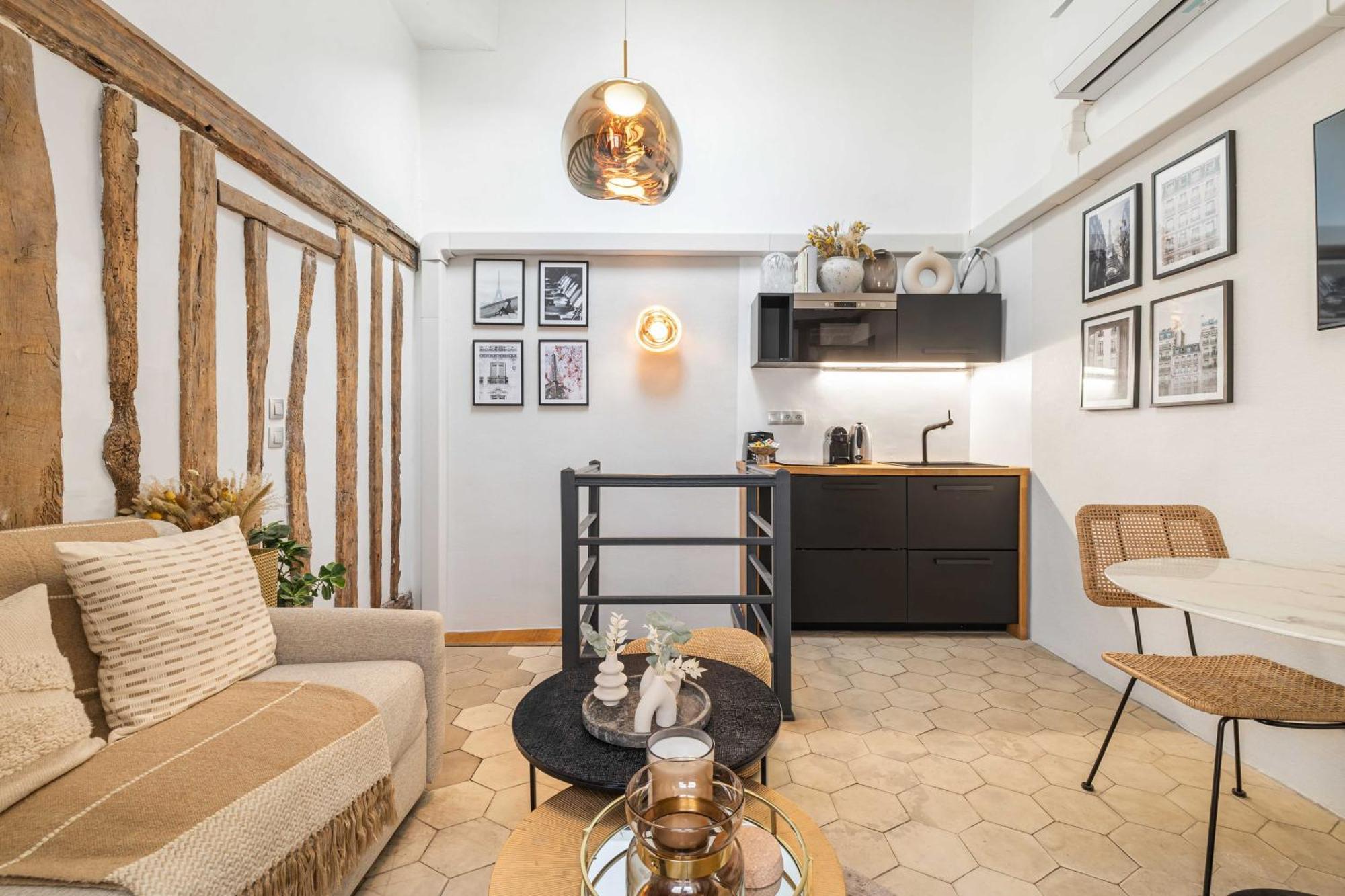 Ultra Historical Parisian Flat - Louvre Appartement