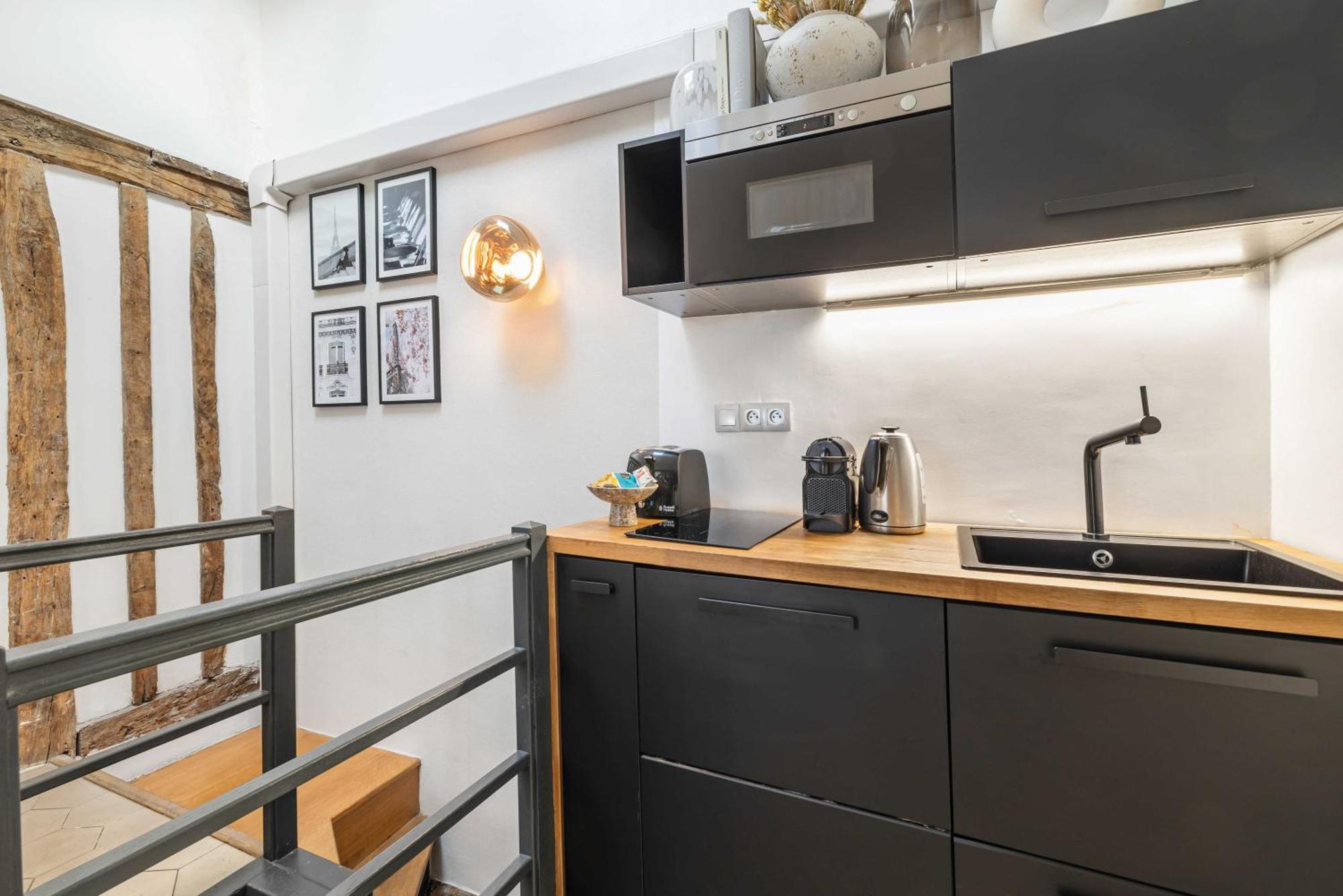 Ultra Historical Parisian Flat - Louvre Appartement
